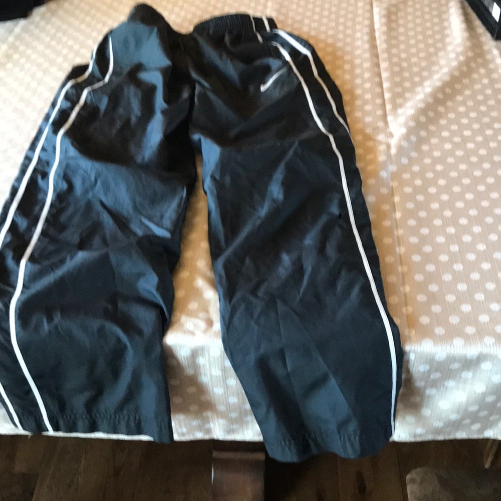 Nike boys large lined jogging pants with pockets